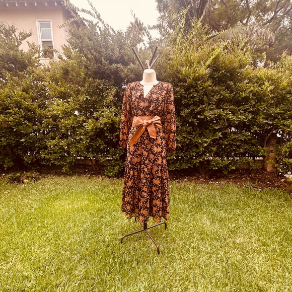 Ann Taylor Loft - Picture 2 of 4